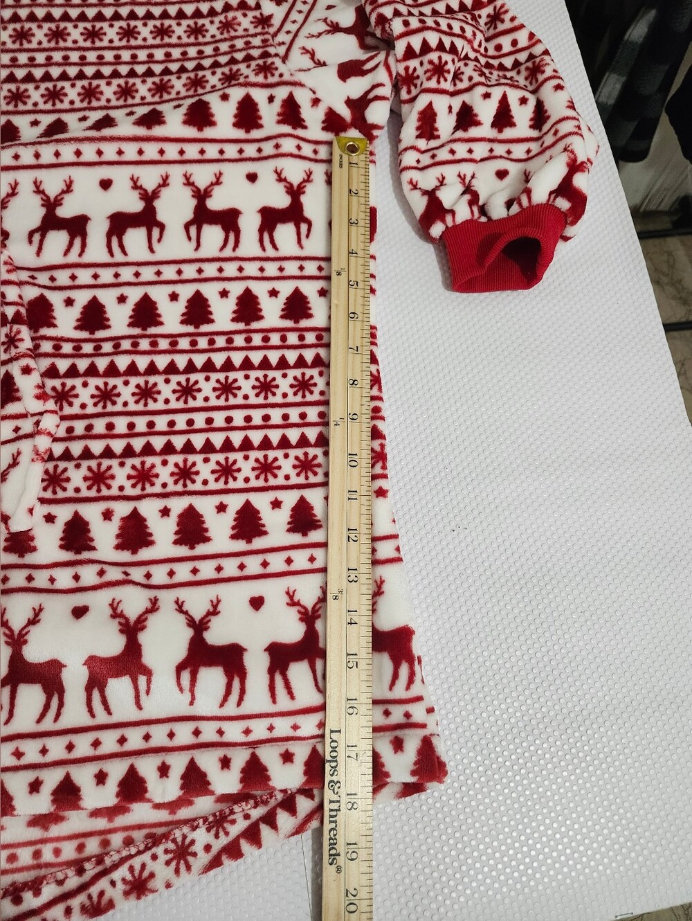 Throwzy wearable blanket hoodie features a red and white reindeer holiday patter - Picture 9 of 12